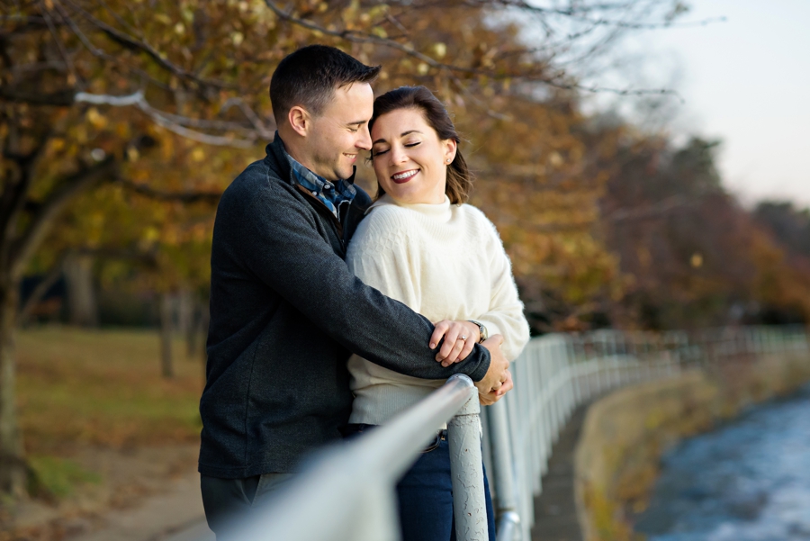 A man holds his fiance along the tidal basin in DC.